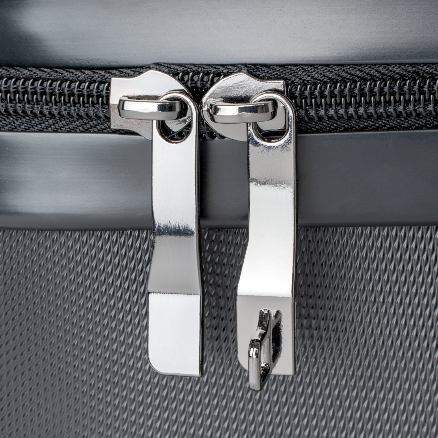 Eagle Suitcase Dark Grey